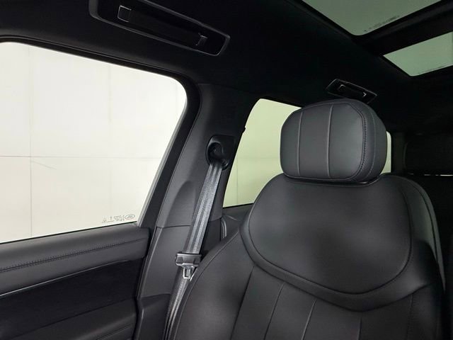 New 2025 Land Rover Range Rover SE image 21