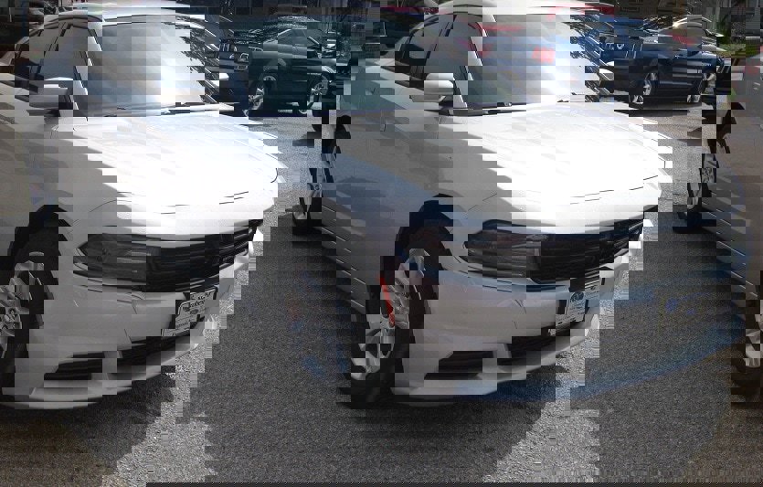 Used 2020 Dodge Charger SXT RWD image 4