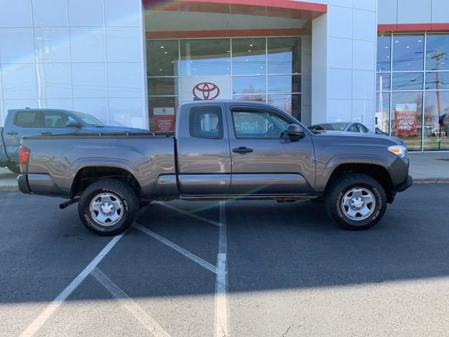 Used 2018 Toyota Tacoma SR image 2