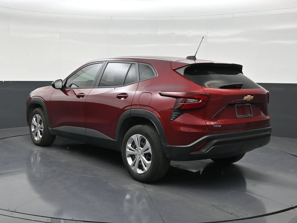Used 2025 Chevrolet Trax LS FWD image 3