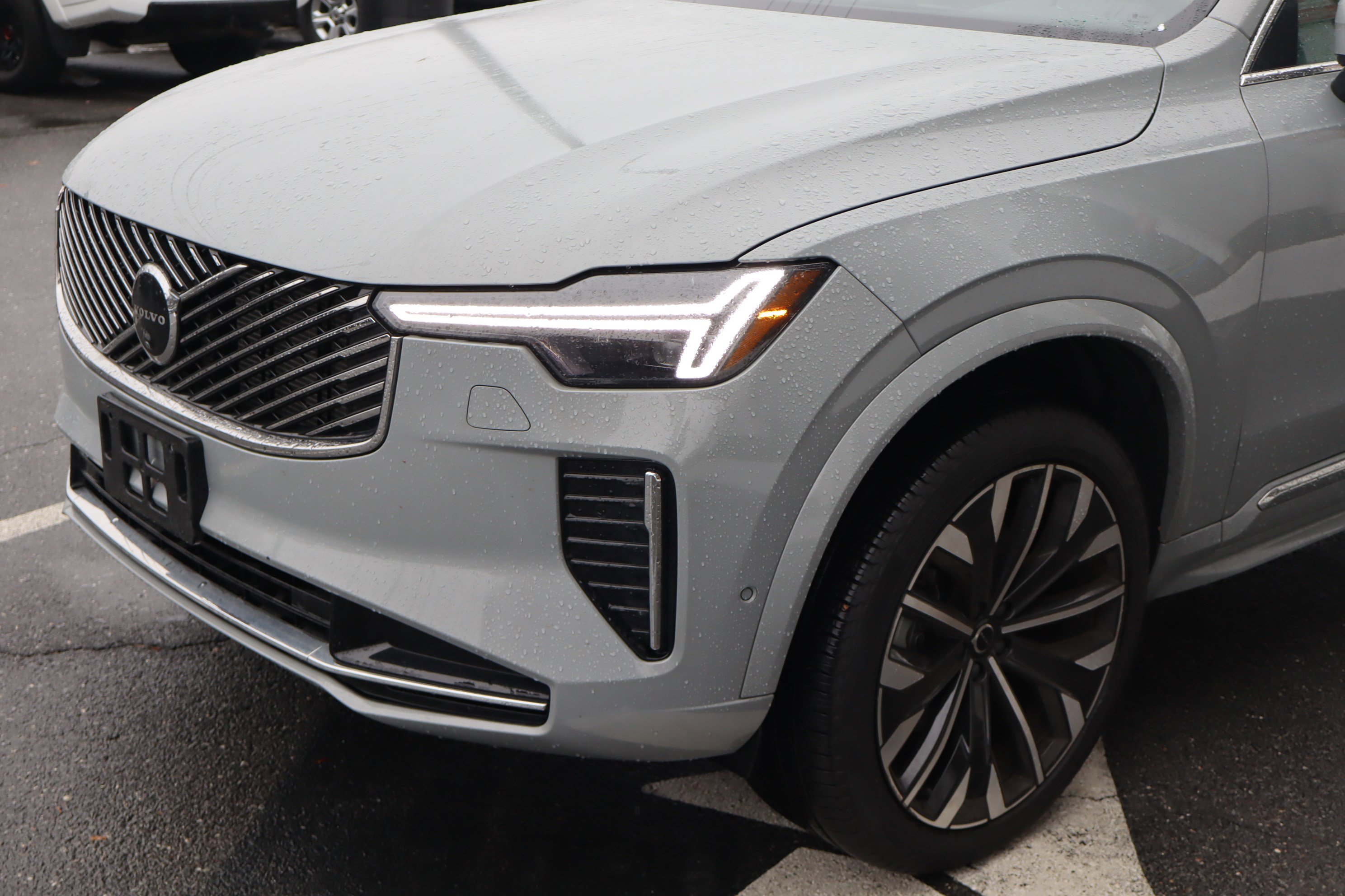 Used 2025 Volvo XC90 B6 Plus image 6