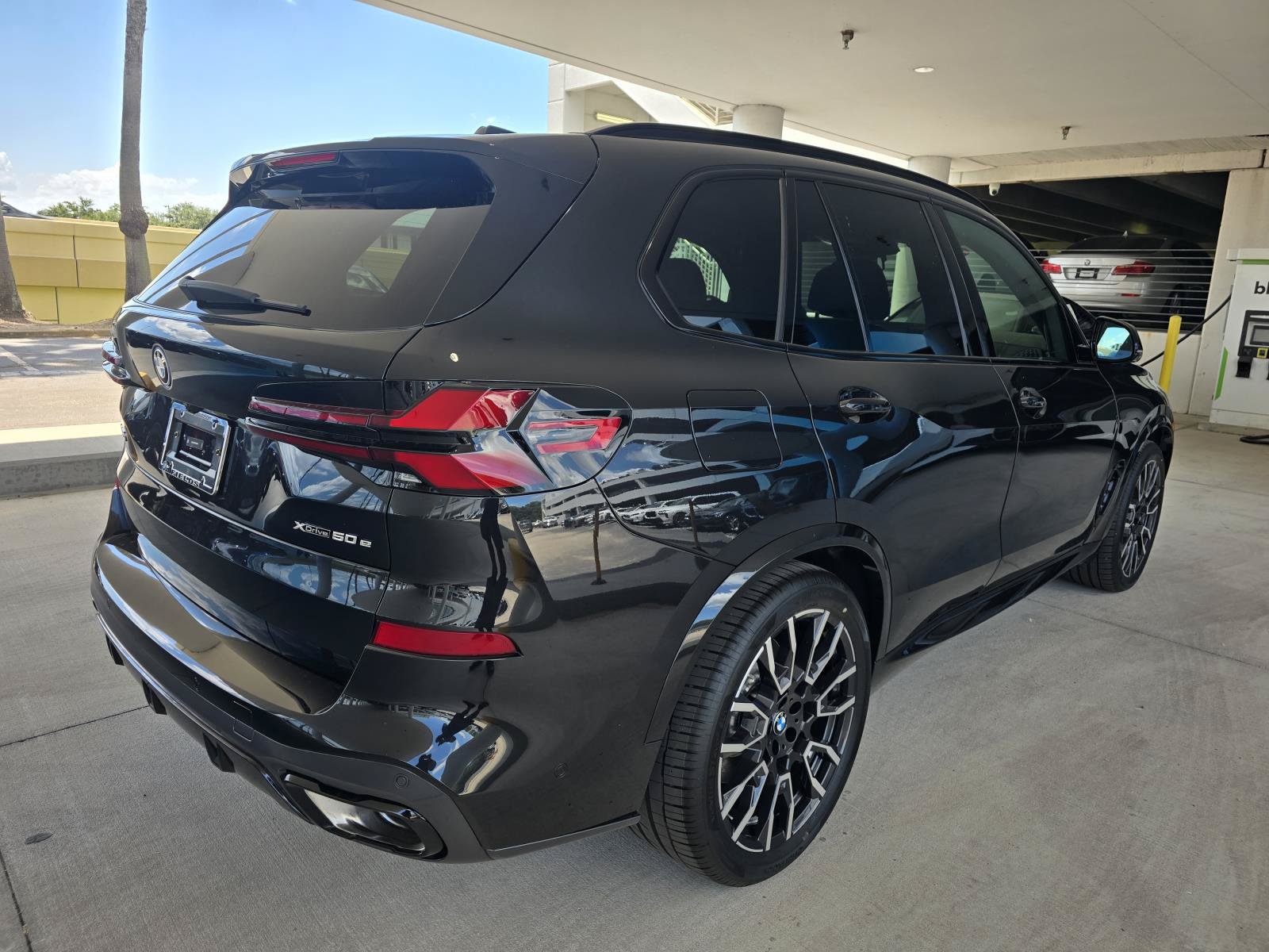 New 2026 BMW X5 xDrive50e w/ Executive Package AWD/4WD image 3