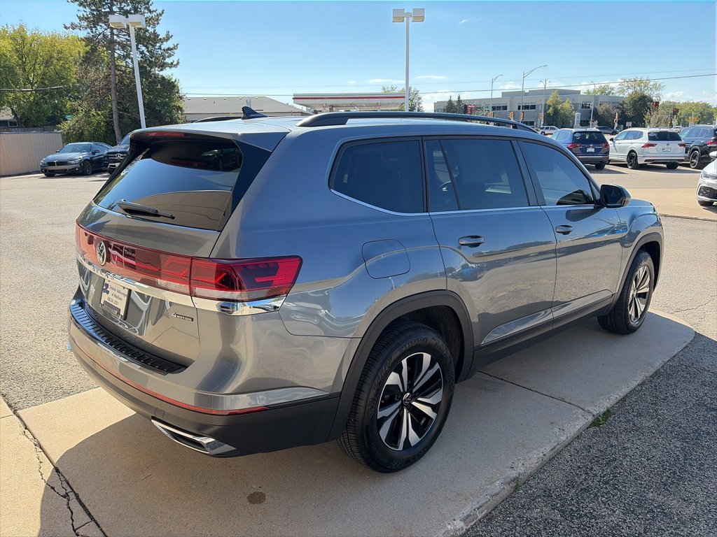 Certified 2025 Volkswagen Atlas SE image 9
