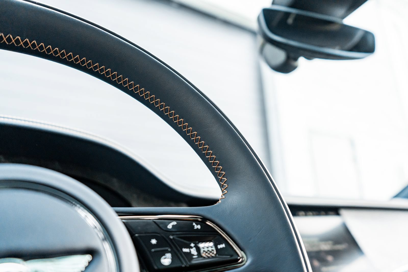 Certified 2025 Bentley Flying Spur Plug-In Hybrid AWD/4WD image 32
