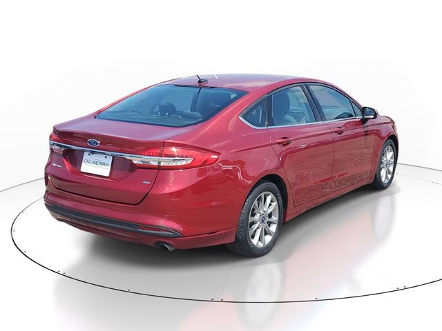 Used 2017 Ford Fusion SE w/ Fusion SE Technology Package FWD image 4