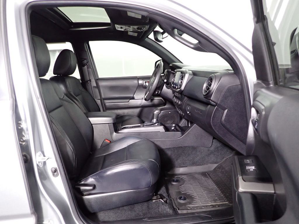 Used 2023 Toyota Tacoma TRD Off-Road w/ TRD Premium Off Road Package image 35