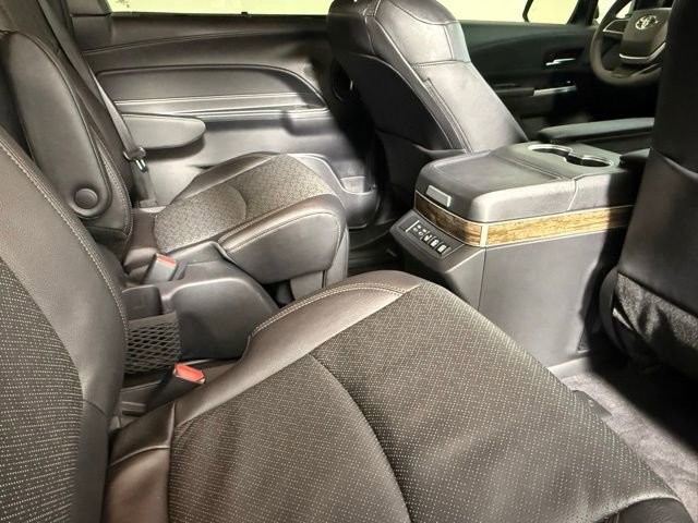 Used 2025 Toyota Sienna Platinum image 53