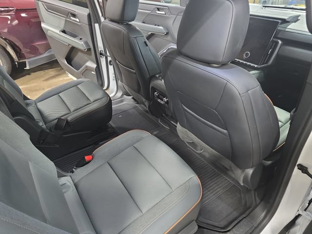 Used 2024 GMC Acadia AT4 w/ Luxury Package AWD/4WD image 15