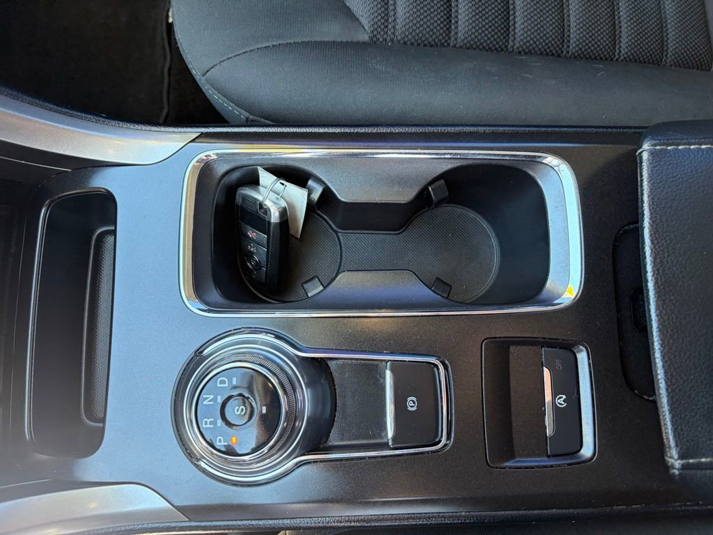 Used 2018 Ford Fusion SE w/ Fusion SE Technology Package FWD image 12