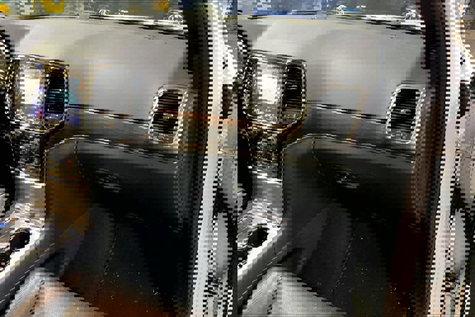 Used 2019 Jeep Grand Cherokee Limited w/ Luxury Group II image 18