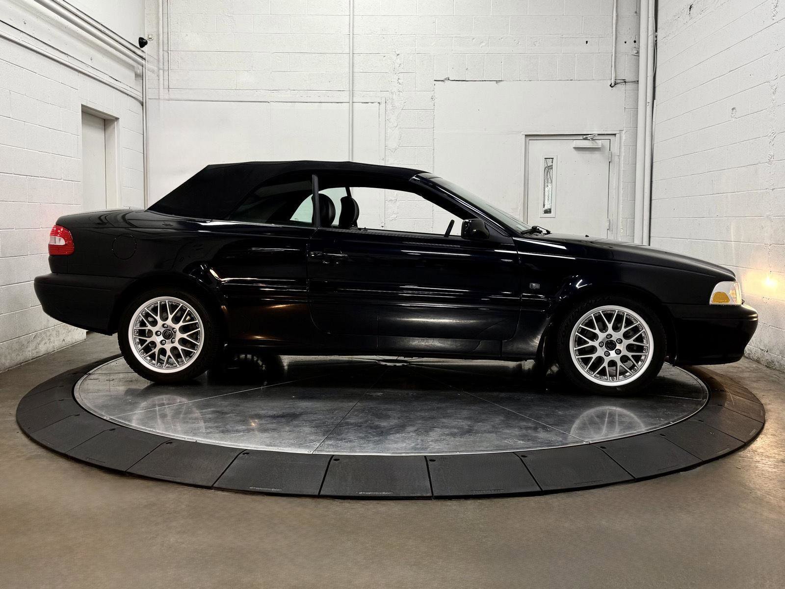 Used 2004 Volvo C70 HT FWD image 9