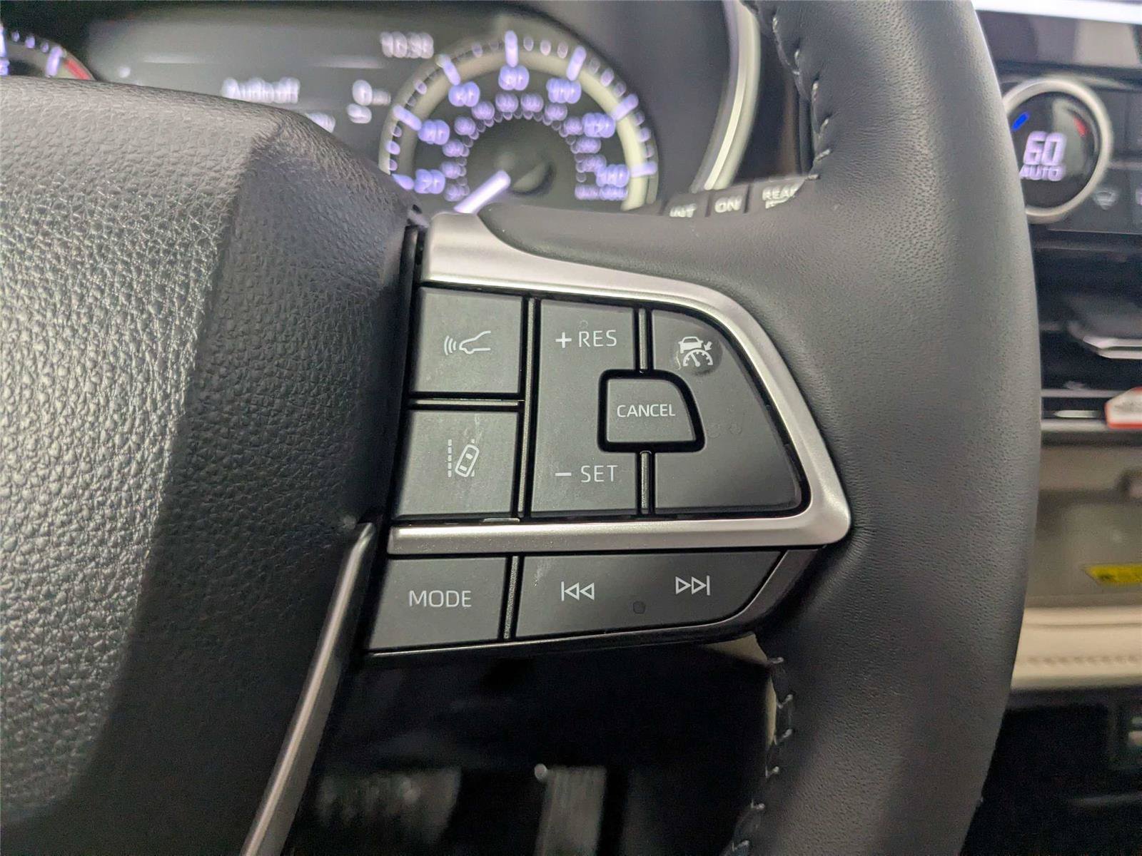 Certified 2025 Toyota Highlander XLE FWD image 21
