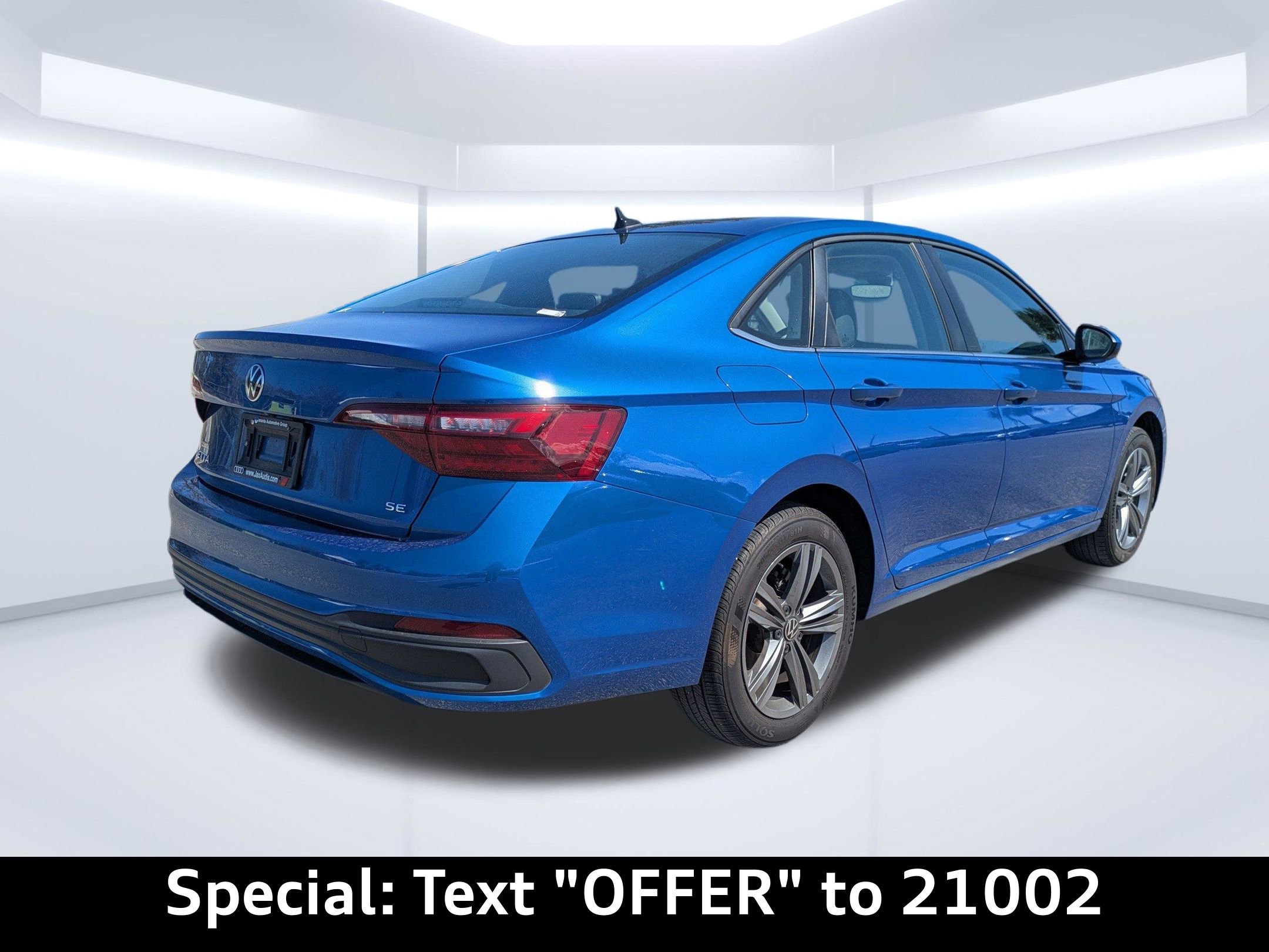 Used 2024 Volkswagen Jetta SE image 2