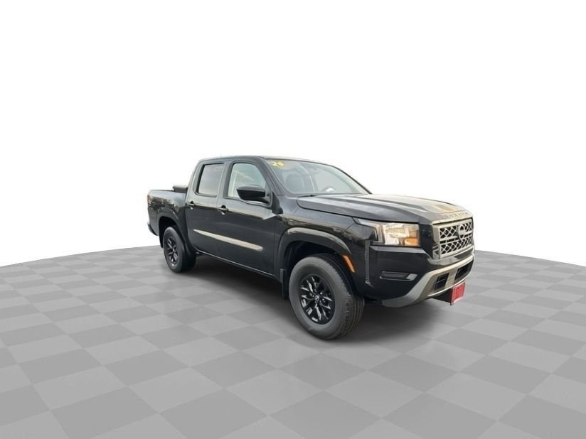 Used 2024 Nissan Frontier SV image 2