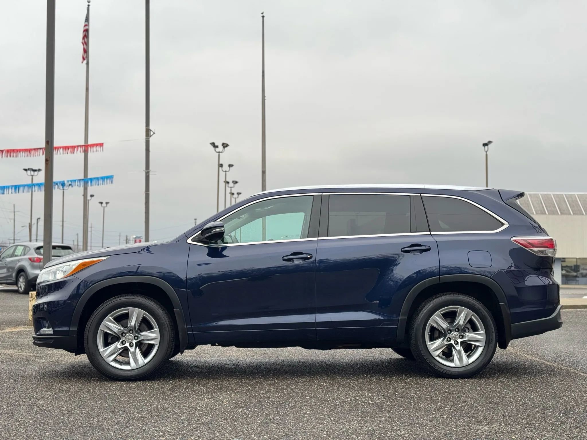 Used 2014 Toyota Highlander Limited w/ Preferred Accessory Package image 2