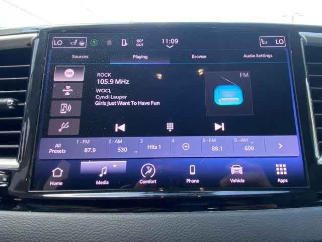 Used 2023 Chrysler Pacifica Touring-L FWD image 21