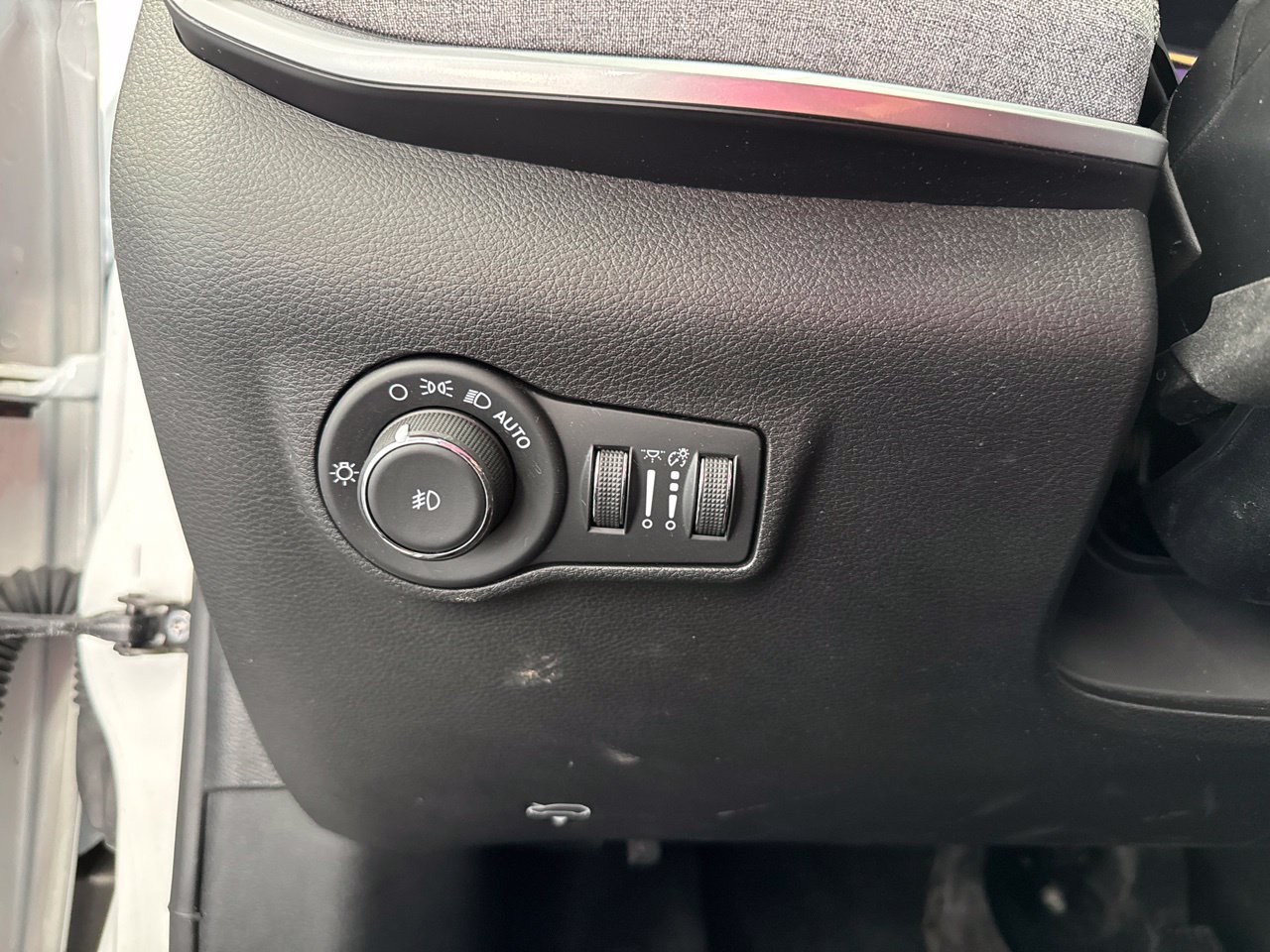 Used 2025 Jeep Compass Latitude AWD/4WD image 33