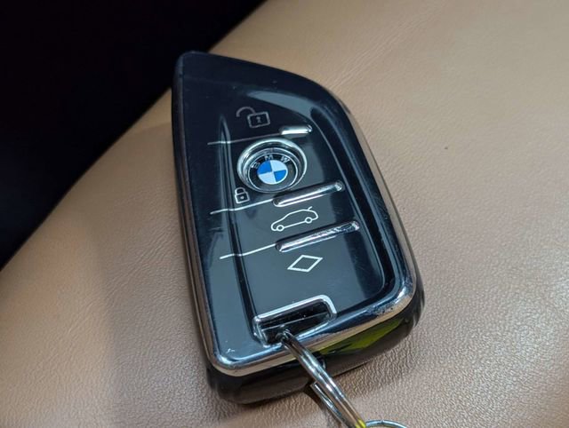 Used 2021 BMW 750i xDrive w/ Luxury Rear Seating Package image 25