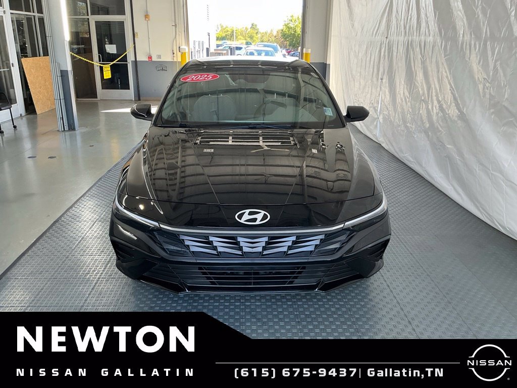 Used 2025 Hyundai Elantra Sport FWD image 18