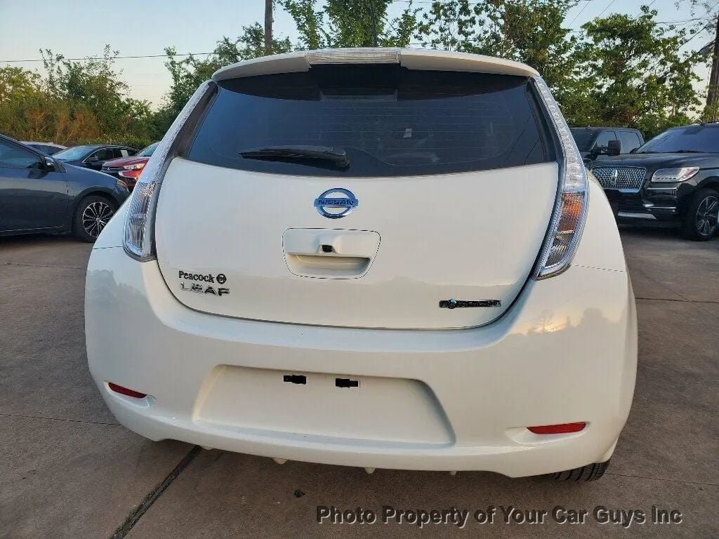 Used 2015 Nissan Leaf SL w/ Premium Package FWD image 11