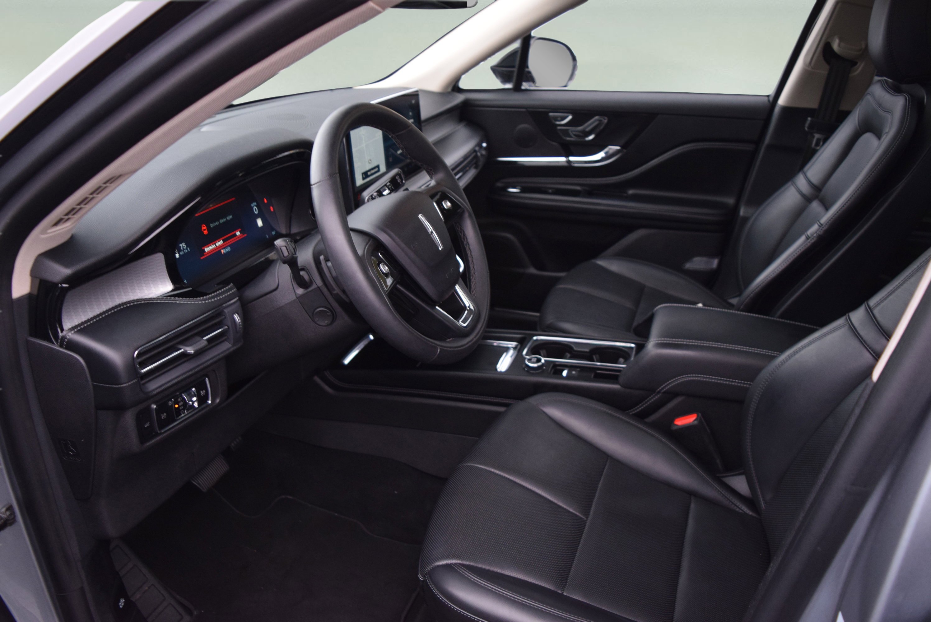 Used 2024 Lincoln Corsair Premiere w/ Equipment Group 101A image 8