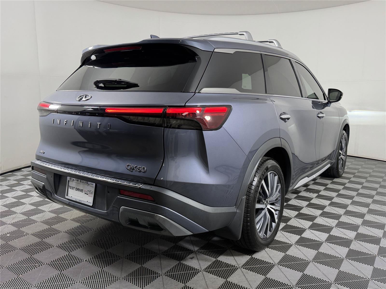 Used 2023 INFINITI QX60 Sensory w/ Cargo Package AWD/4WD image 6