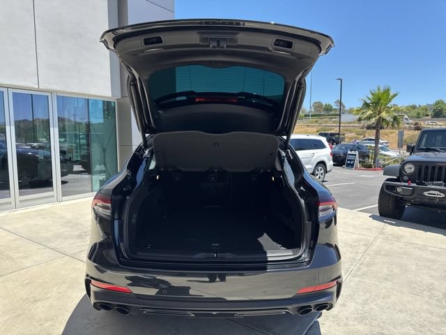 Certified 2022 Maserati Levante GT AWD/4WD image 11