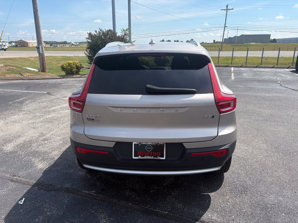 Used 2024 Volvo XC40 B5 Core AWD/4WD image 5