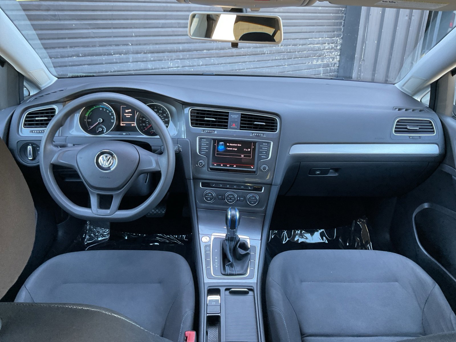 Used 2016 Volkswagen e-Golf SE w/ DC Fast Charging Package image 18