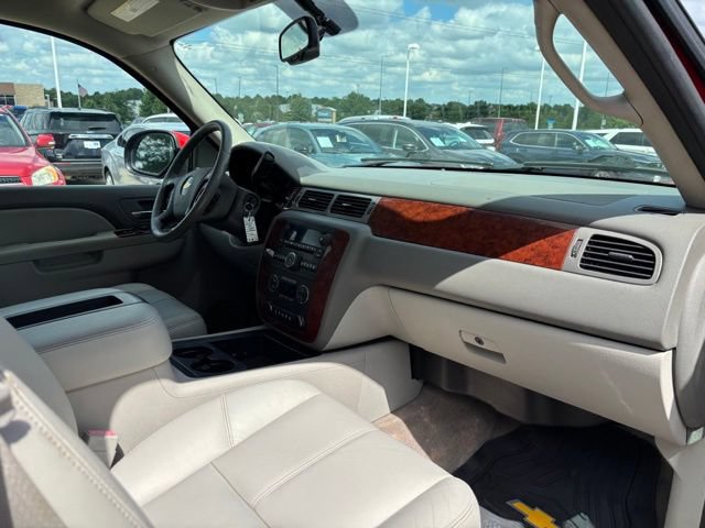 Used 2010 Chevrolet Avalanche LT w/ Luxury Package AWD/4WD image 19