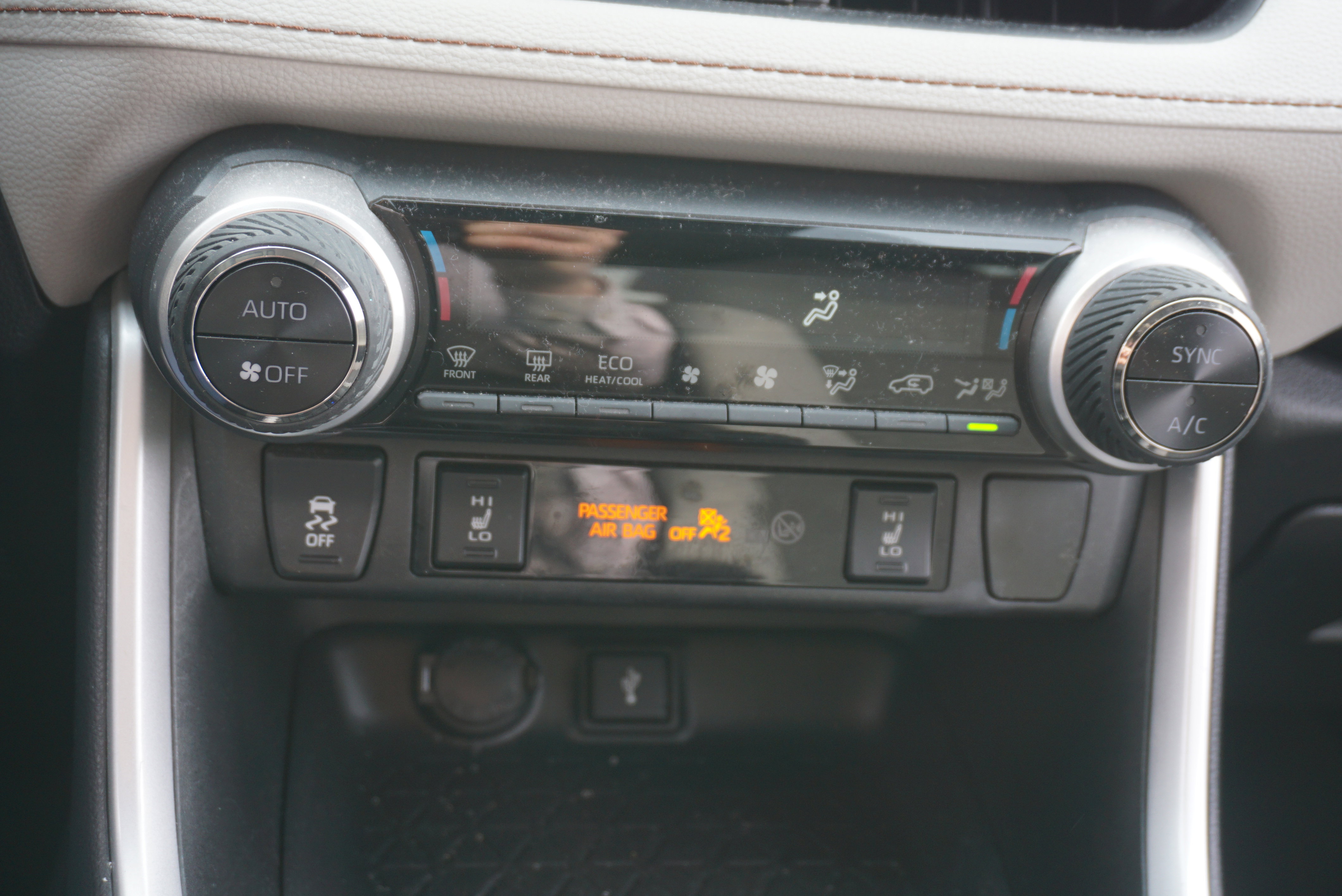 Used 2021 Toyota RAV4 XLE w/ XLE Grade Weather Package image 12