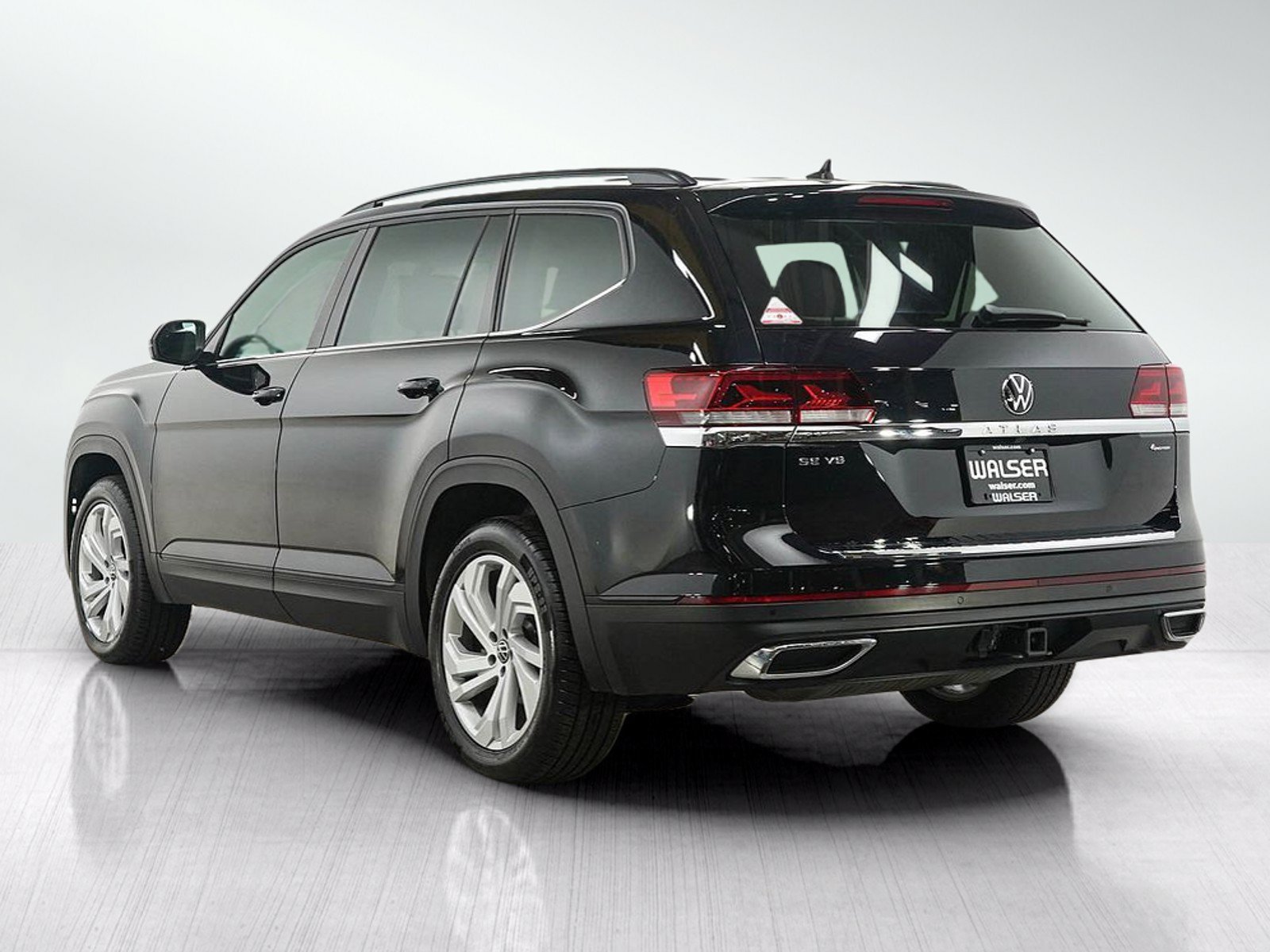 Used 2023 Volkswagen Atlas SE AWD/4WD image 3