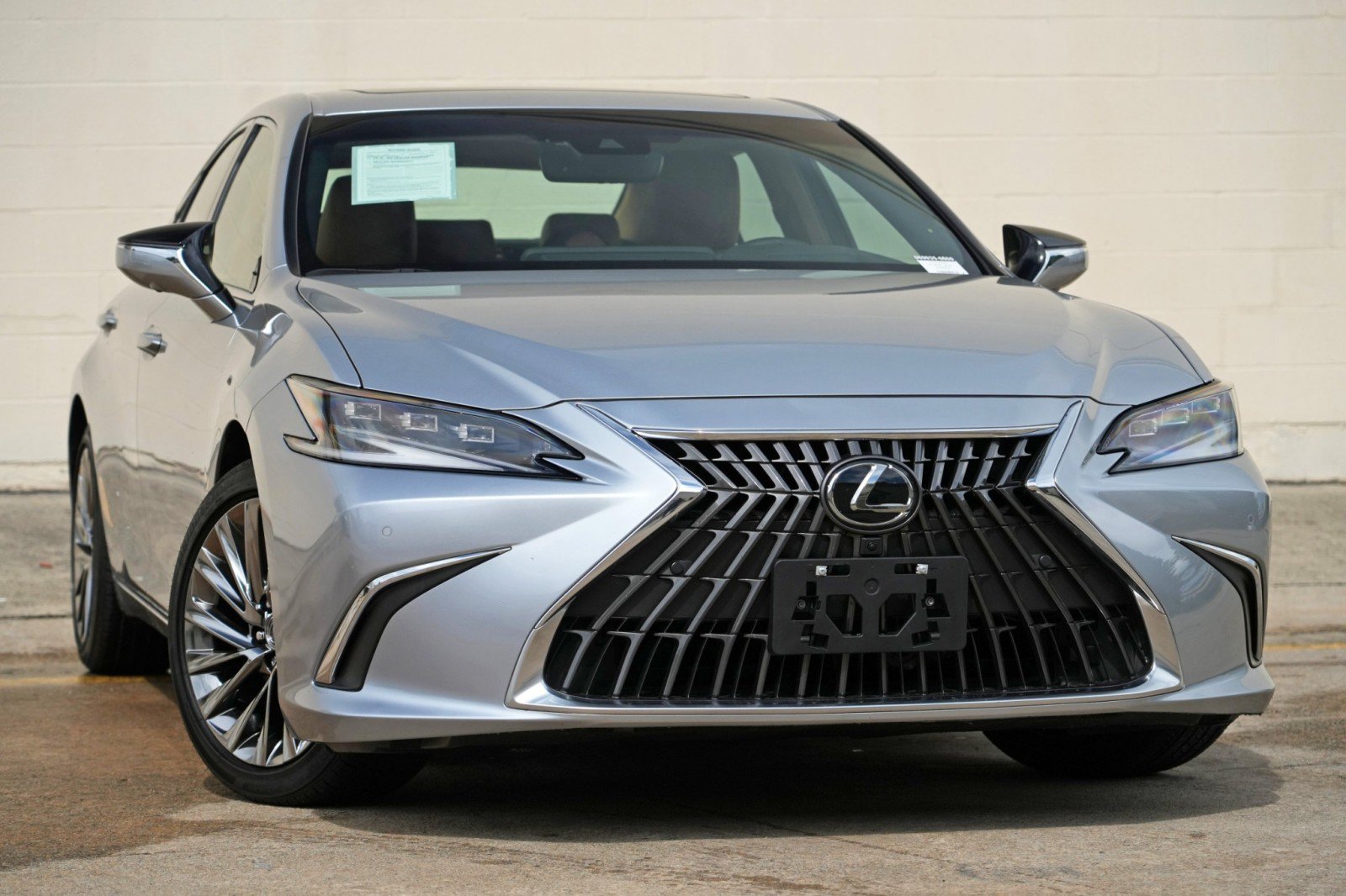 Used 2025 Lexus ES 300h w/ Accessory Package (Z1) FWD image 4