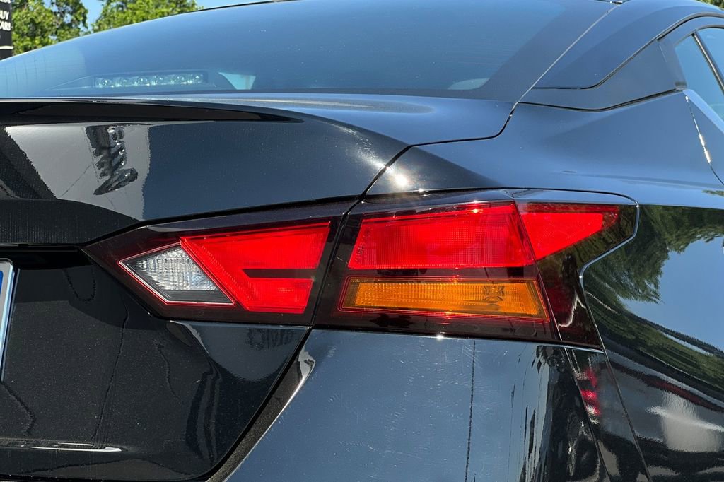 Used 2025 Nissan Altima 2.5 SV image 31