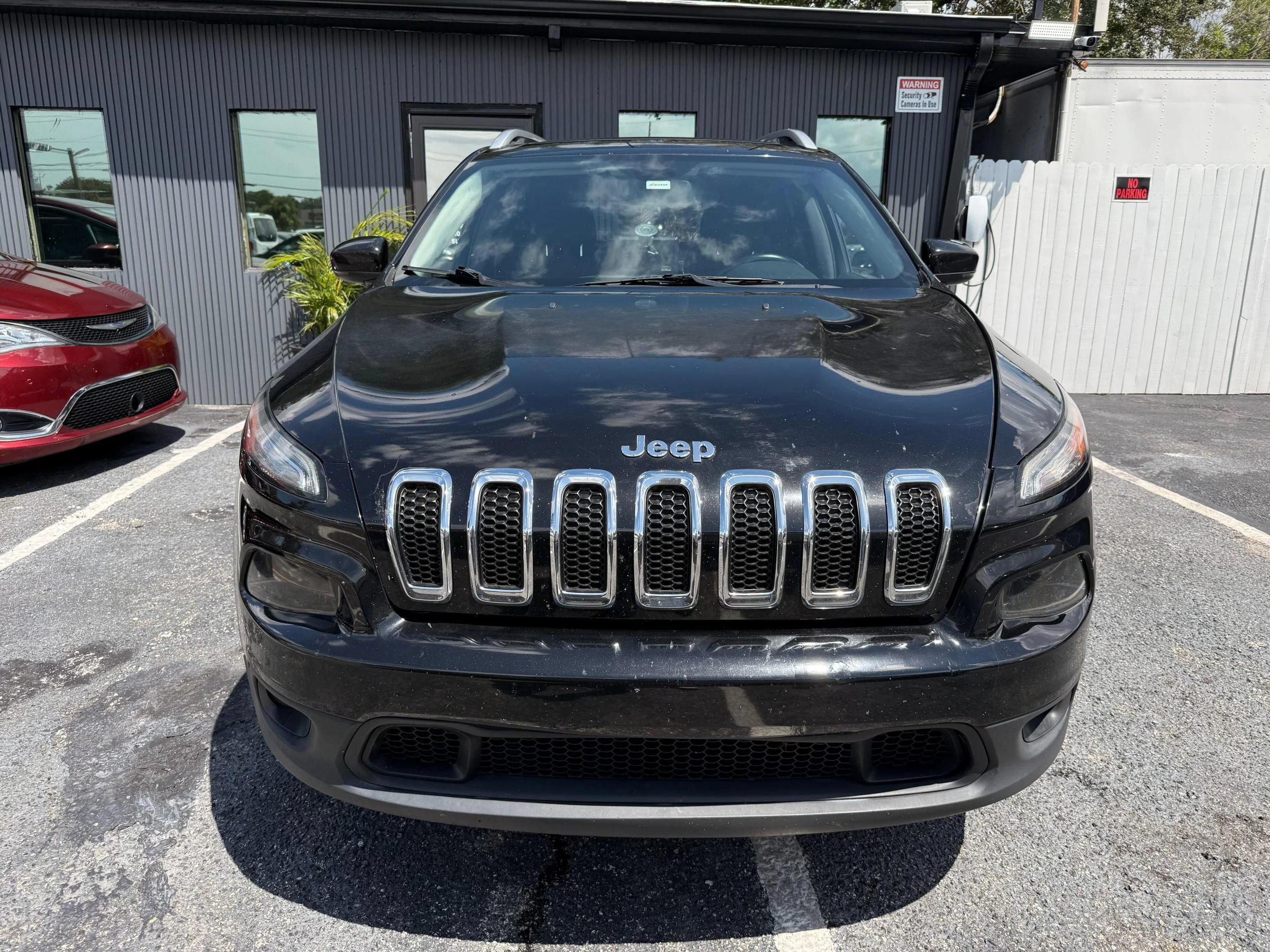 Used 2017 Jeep Cherokee Latitude w/ Safety/Convenience Group FWD image 2