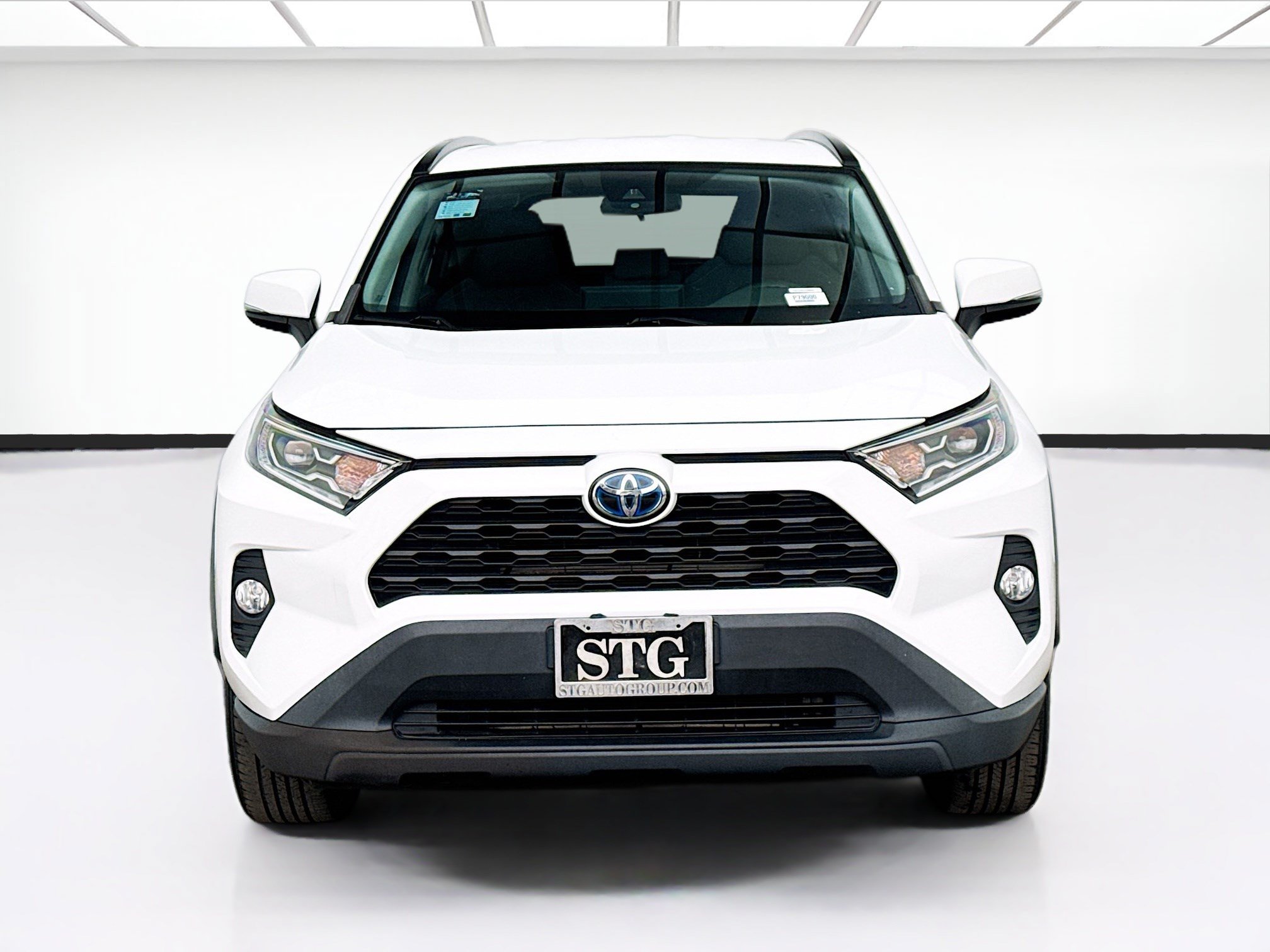 Used 2021 Toyota RAV4 XLE AWD/4WD image 2