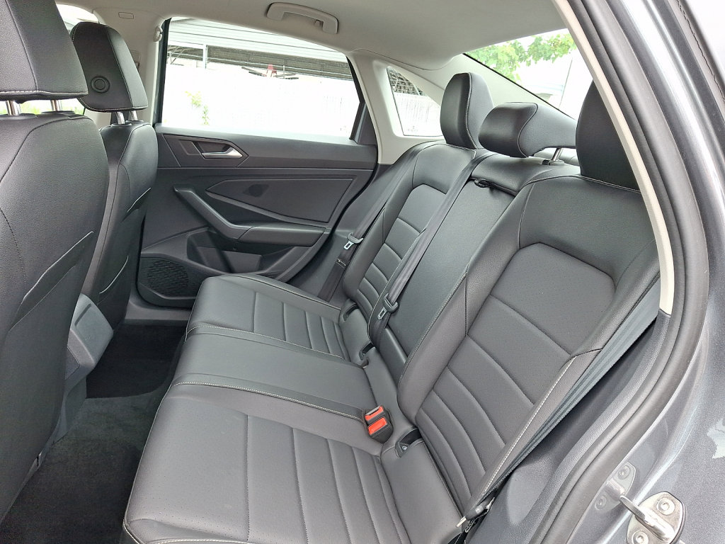 Used 2024 Volkswagen Jetta SE FWD image 20