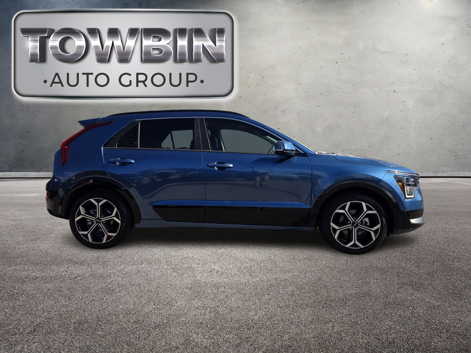Used 2024 Kia Niro SX Touring image 3