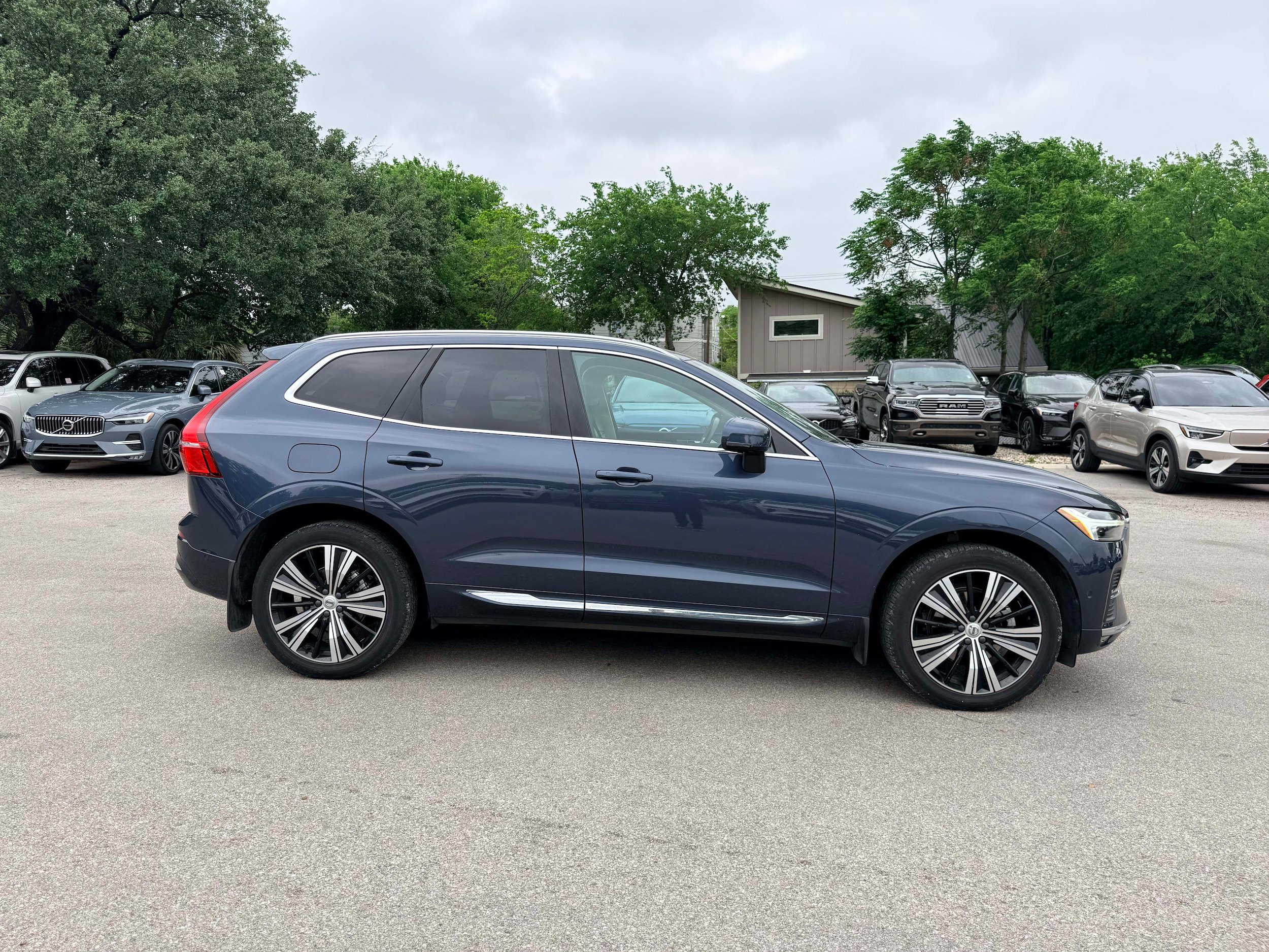 Certified 2023 Volvo XC60 B5 Plus w/ Climate Package FWD image 5