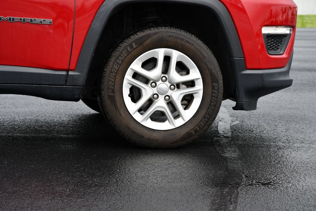 Used 2018 Jeep Compass Sport AWD/4WD image 9