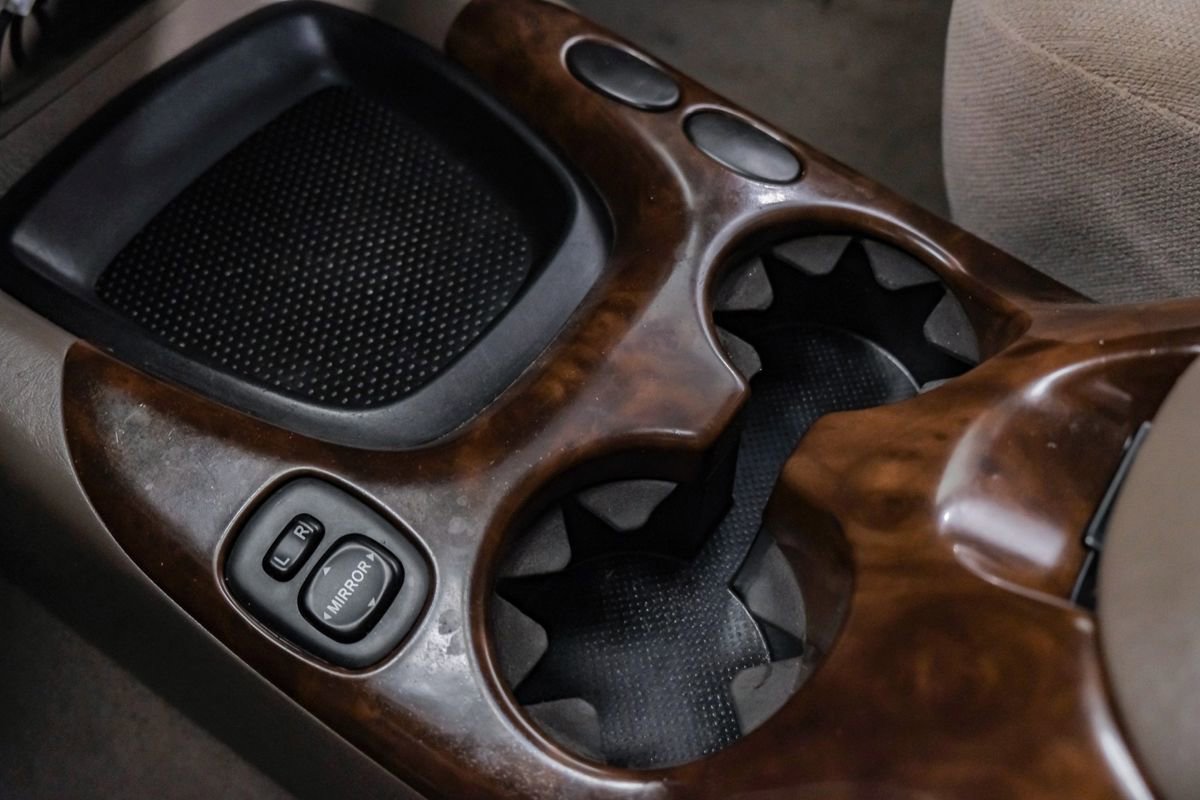 Used 2004 Toyota Sequoia SR5 image 21