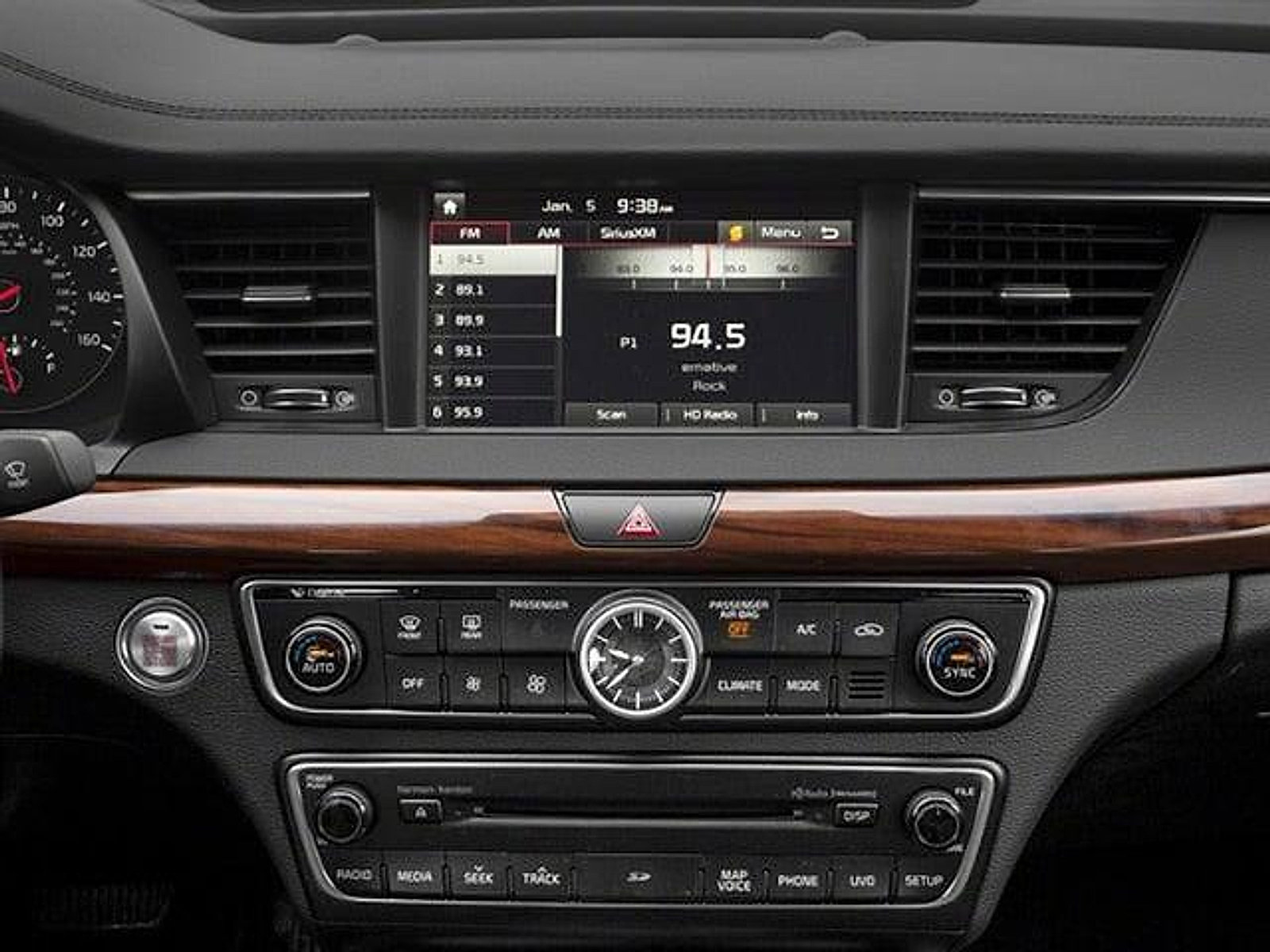 Used 2018 Kia Cadenza Premium w/ Luxury Package FWD image 10
