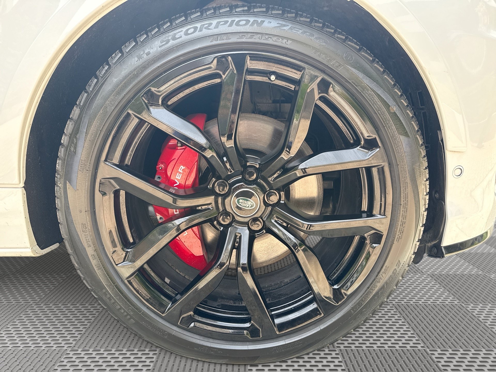 Used 2019 Land Rover Range Rover Sport SVR AWD/4WD image 31