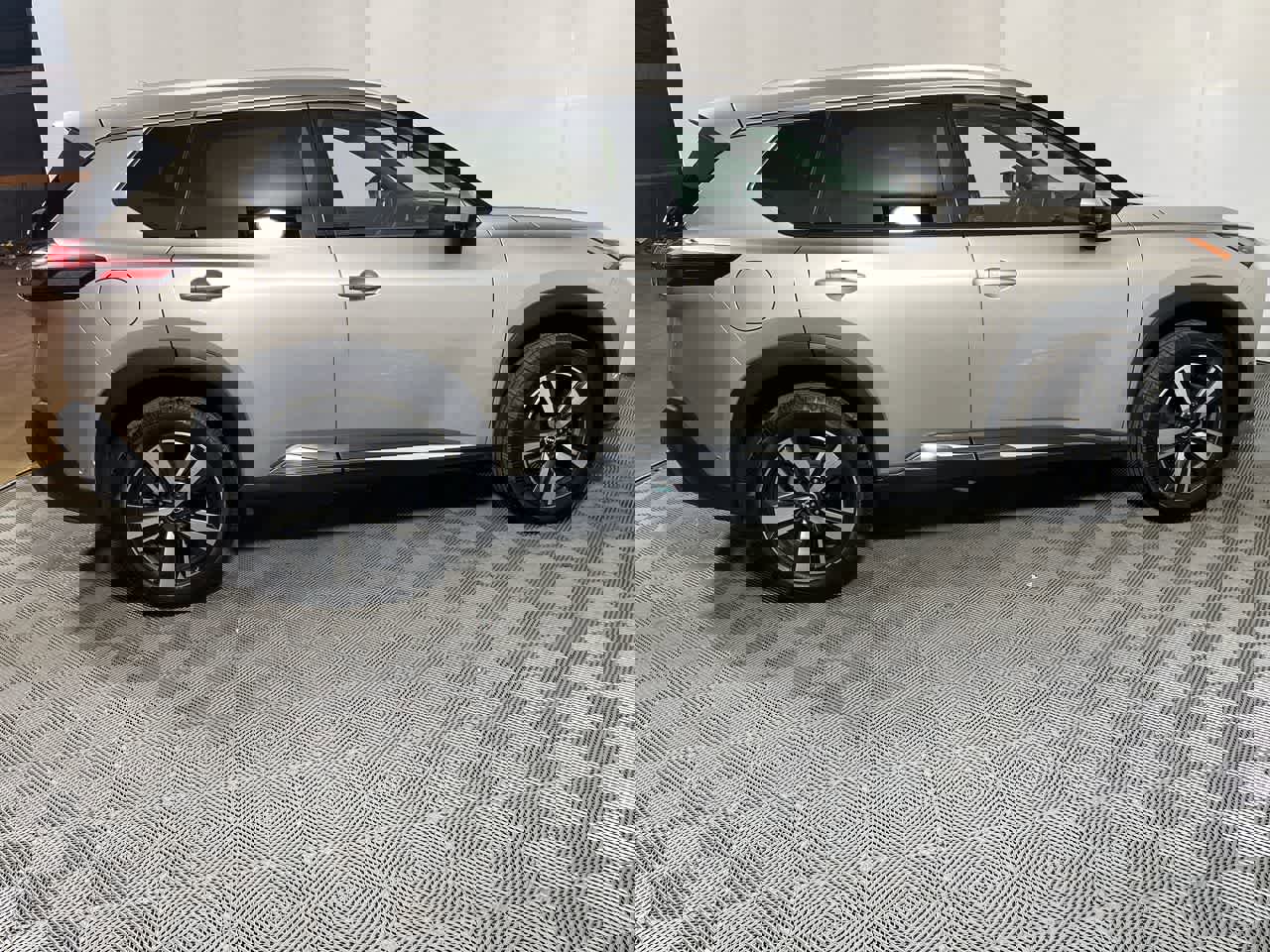 Used 2023 Nissan Rogue SL w/ SL Premium Package image 9