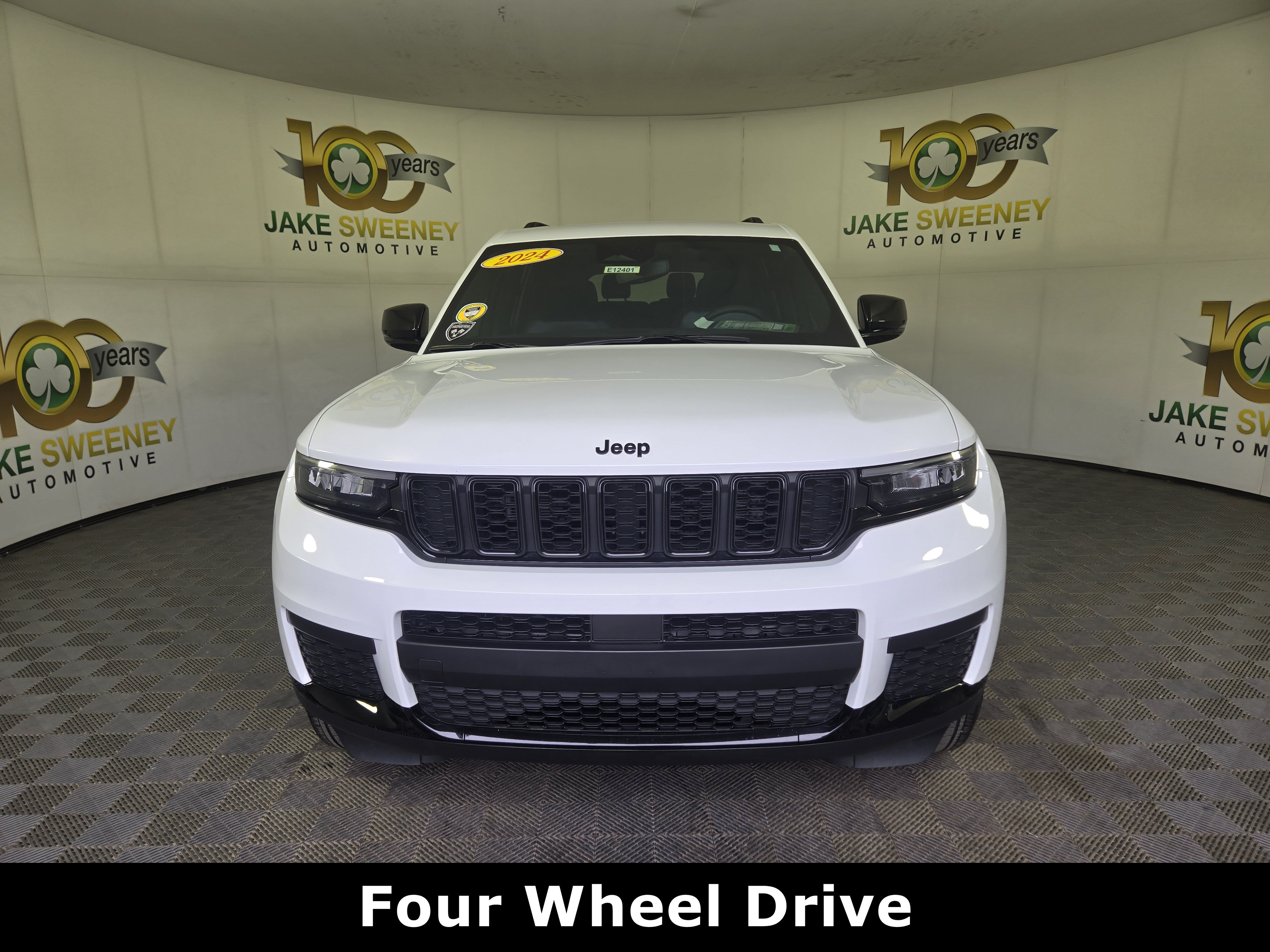 Used 2024 Jeep Grand Cherokee L Altitude AWD/4WD image 3