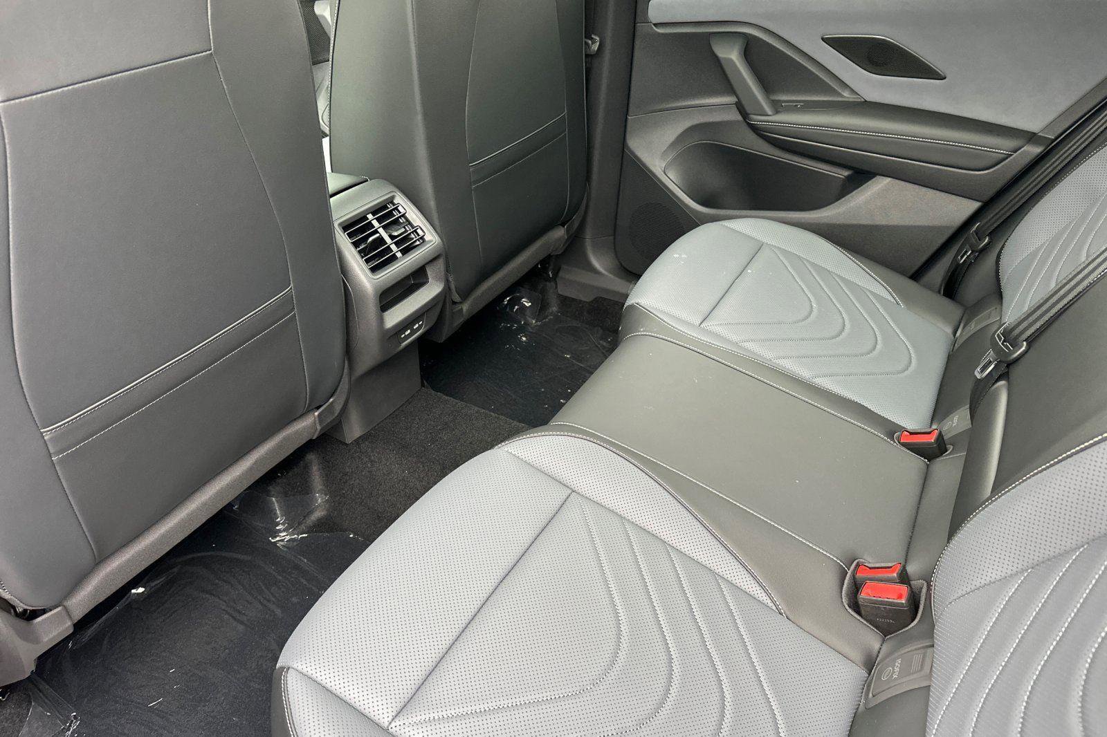 New 2026 Volkswagen Tiguan SE image 11