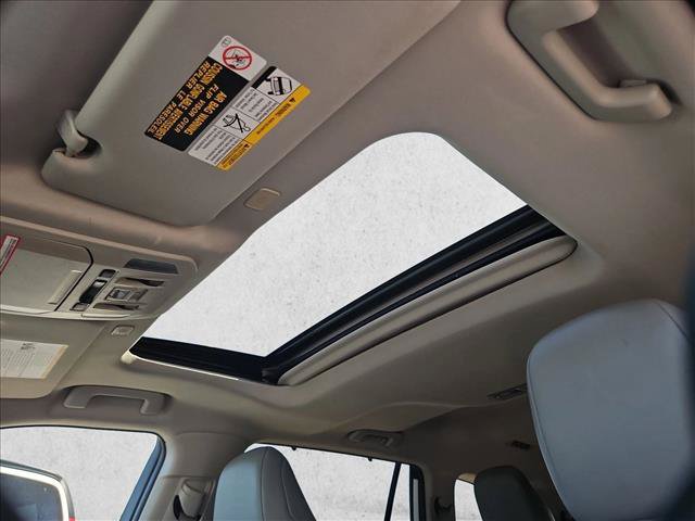 Used 2023 Toyota Highlander XLE AWD/4WD image 22