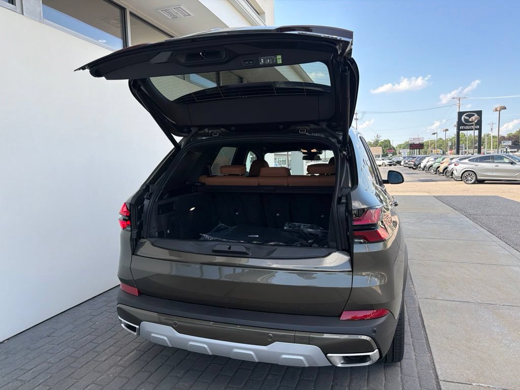 New 2026 BMW X5 xDrive40i w/ Premium Package AWD/4WD image 8