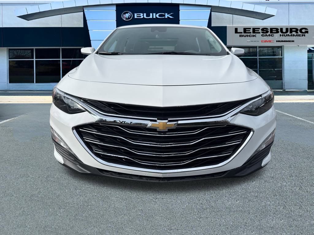 Used 2025 Chevrolet Malibu LT image 2