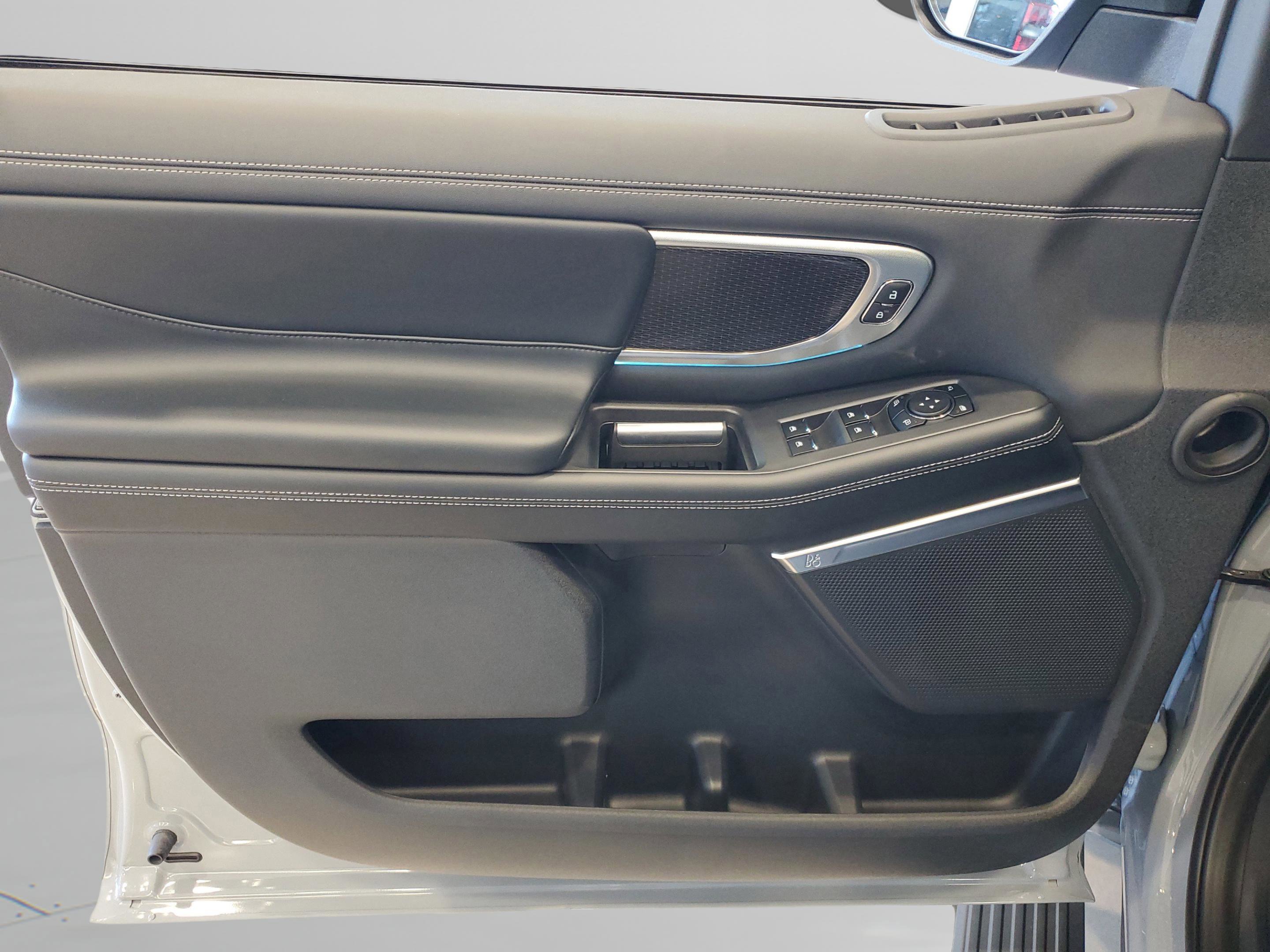 New 2025 Ford Expedition Platinum w/ Stealth Performance Package image 8